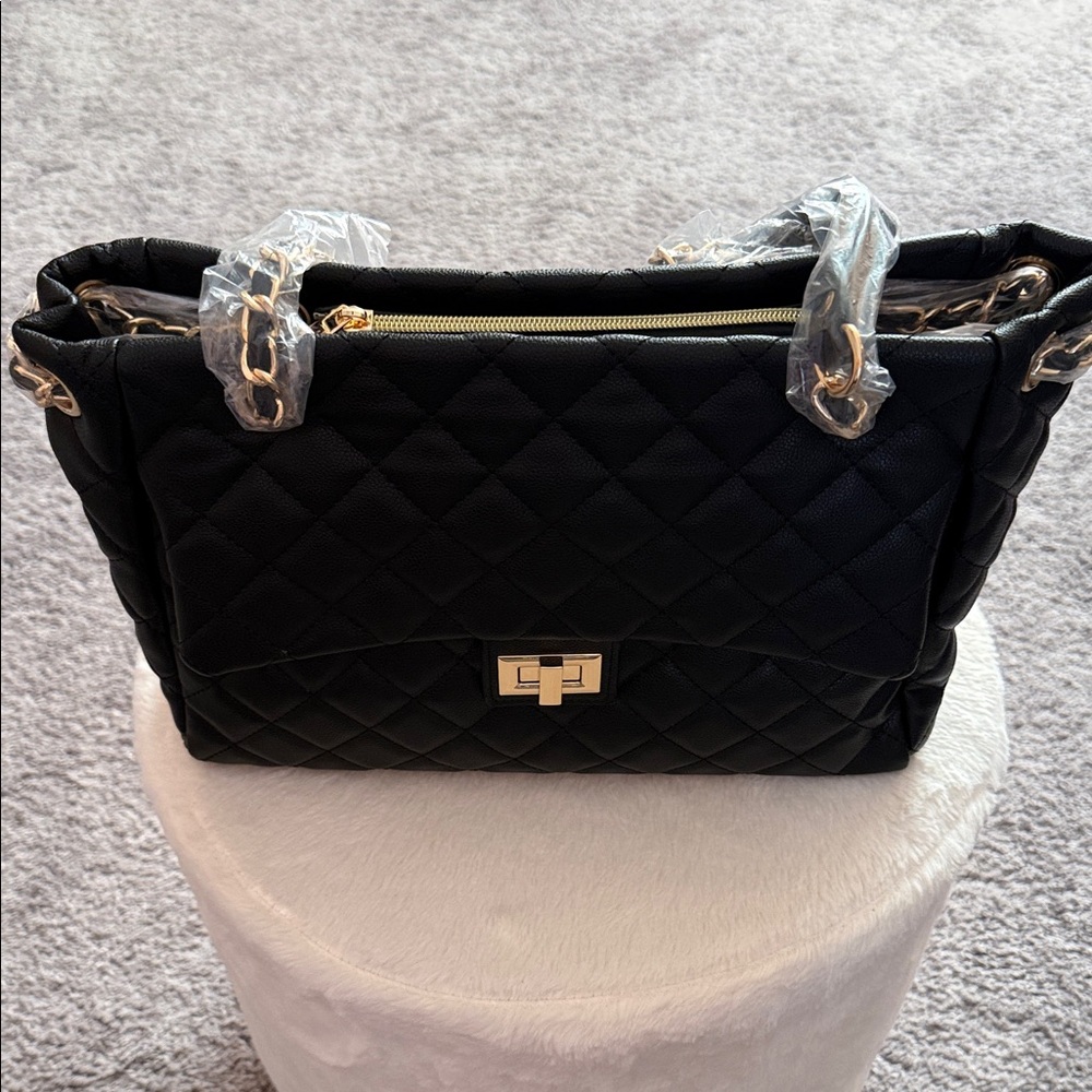 Chic Black Quilted Shoulder Bag